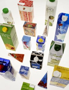 Ilustração de diversos tipos de embalagens Tetra Pak (Fonte: ário Silva, Técnico Industrial, em http://mariosilvatecnicoindustrial.blogspot.com.br/2014/06/maquinas-de-empacotar-e-envolver.html).